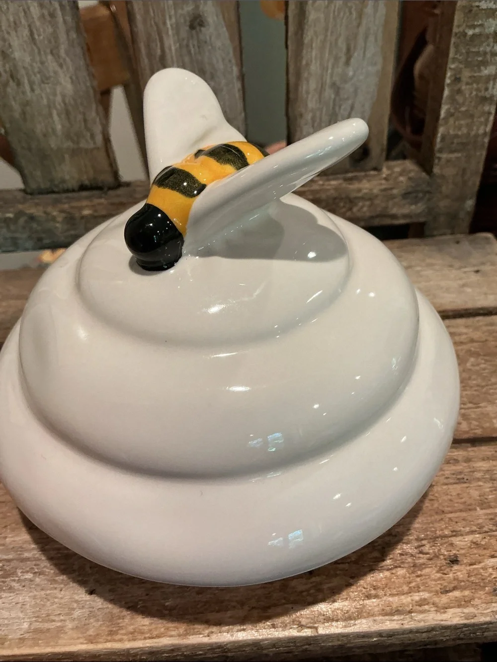 EUC - Rae Dunn BEE KIND Beehive Canister